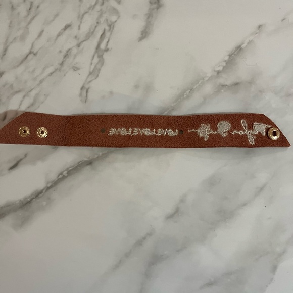 DEBUT ERA Taylor Swift Love Love Love leather bracelet - Picture 4 of 12